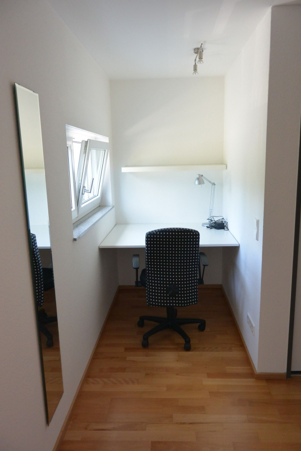 Helles Home-Office Helles Home-Office - 1-Zimmer Wohnung Nähe Uni Hohenheim