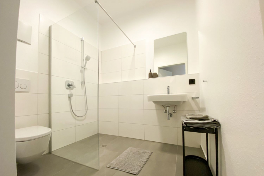 BV220-139A-01-Bad - Einfach einziehen, möbliertes Zuhause in Stuttgart-West!