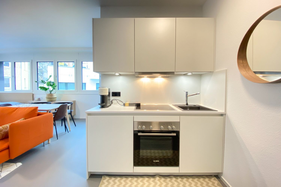 Moderne Einbauküche - Möbliertes Wohnen mit Blick in den Westen!
