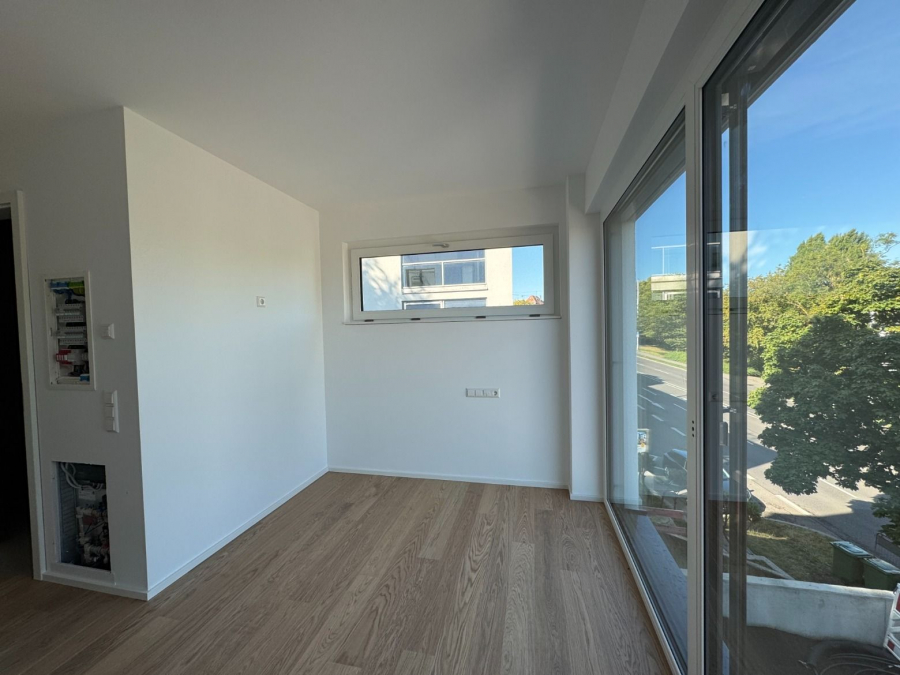 Helles Zimmer mit Fensterfront Helles Zimmer mit Fensterfront - 1-Zimmer-Wohnung in Toplage in Degerloch-Erstbezug!