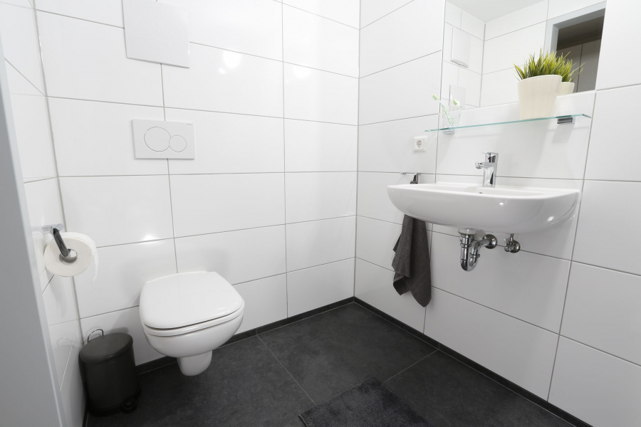 WC - Studentenwohnung mit Terrasse in zentraler Lage