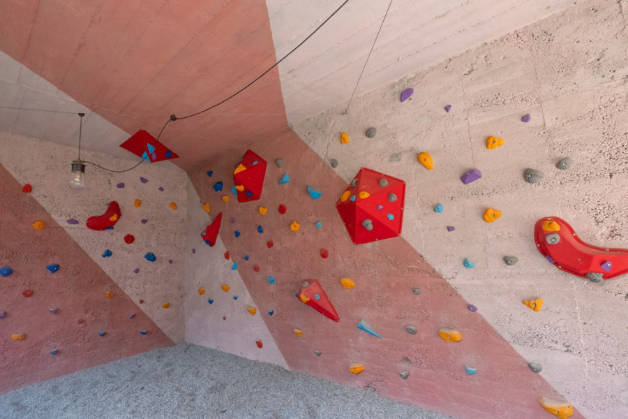 Boulderwand im Innenbereich - Modernes Apartment in City-Lage
