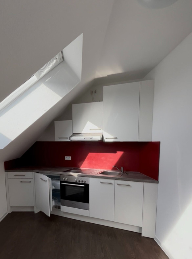 Moderne Dachküche Moderne Dachküche - Attraktive Maisonette-Wohnung nahe Universität Vaihingen