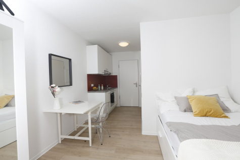 Moderne Studentenwohnung mit Terrasse