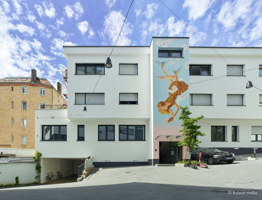 Moderne Fassade mit Kunst - Modernes 1-Zimmer Apartment im Stuttgarter Westen