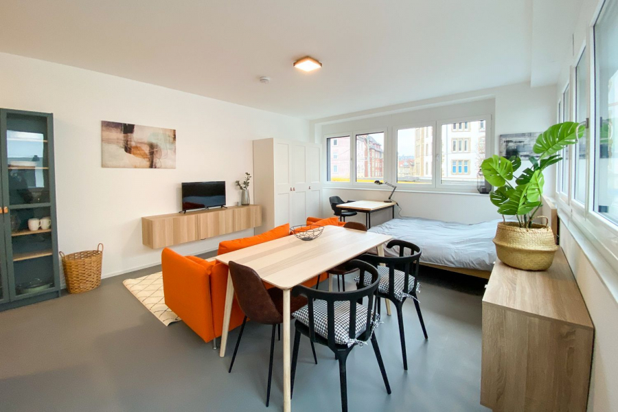 Modernes Wohnzimmer - Möbliertes Wohnen mit Blick in den Westen!