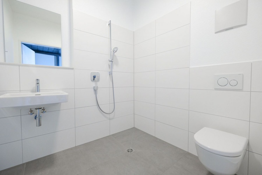 Badezimmer Badezimmer - Geschmackvoll möbliertes Apartment in City-Lage