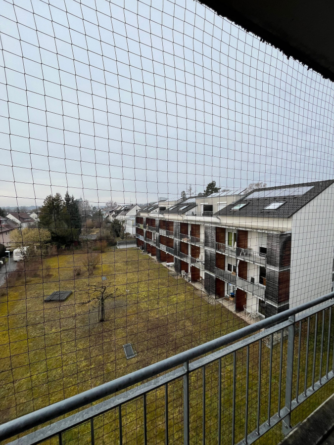 Blick vom Balkon auf Gebäude - Studentenwohnung nahe Uni Hohenheim
