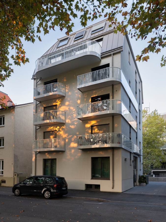Wohnhaus mit Balkonen - Möbliertes Apartment direkt am Feuersee!