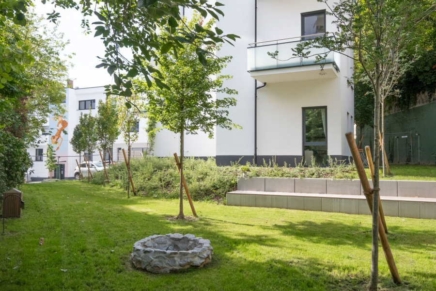 Moderner Garten mit Rasen - Pfiffige 1-Zimmer Wohnung in Stuttgart-West