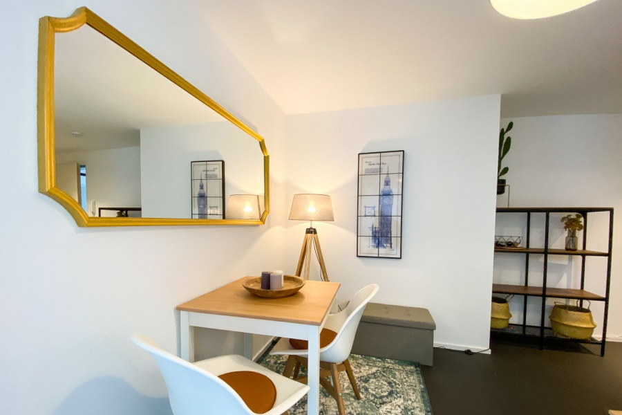 BV220-139B-30-Essbereich - Möbliertes Apartment in West mit Balkon!