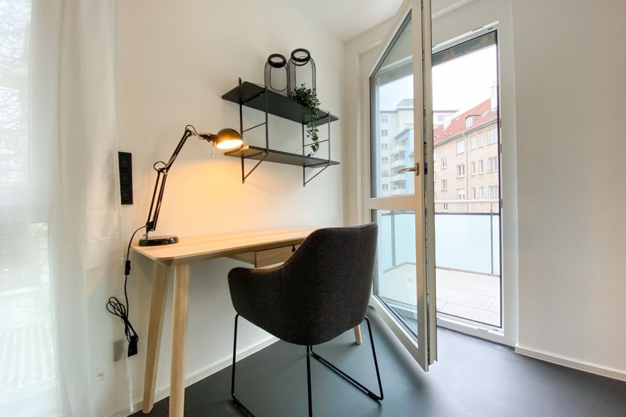 BV220-139B-30-Arbeitsbereich - Möbliertes Apartment in West mit Balkon!