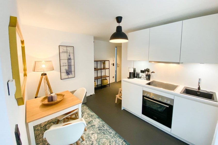 BV220-139B-30-Küche - Möbliertes Apartment in West mit Balkon!