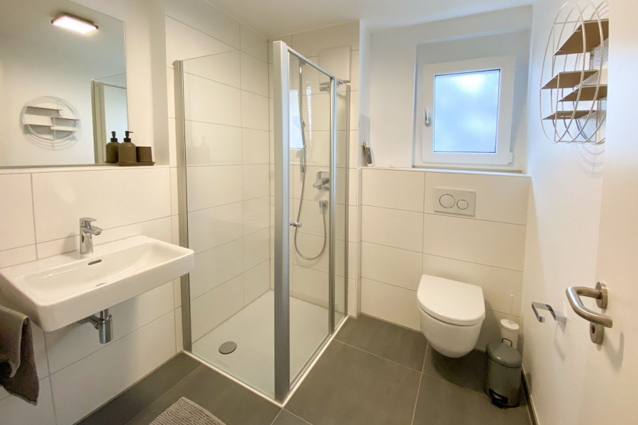 BV220-139B-30-Bad - Alles Drin, möbliert wohnen im Herzen von West!