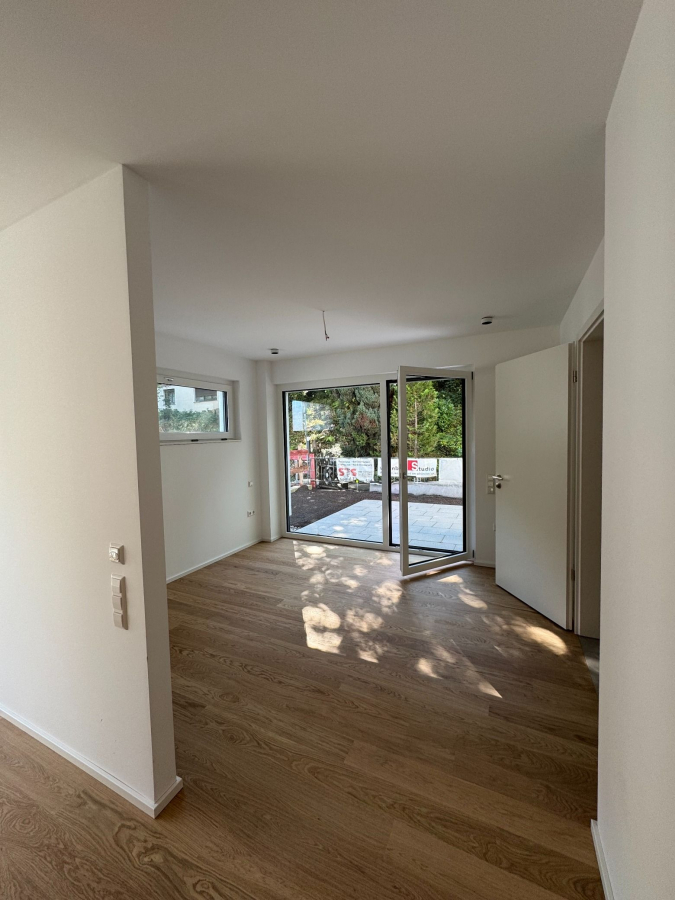 Helles Wohnzimmer mit Balkon - Traumwohnung in Degerloch! 2-Zimmerwohnung mit Terrasse